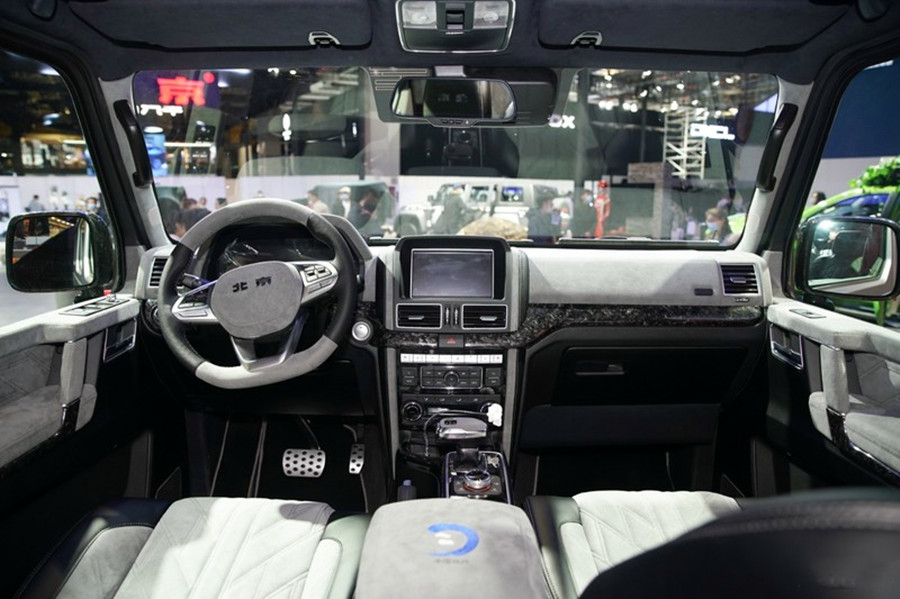 北汽版的大g北京bj80新车型亮相气场很强大配30t动力