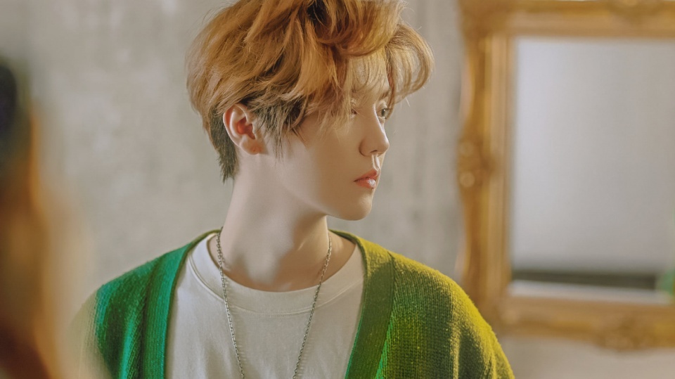 刚高调秀完恩爱，鹿晗就被拍与两美女夜店玩通宵，工作室发声回应休闲区蓝鸢梦想 - Www.slyday.coM