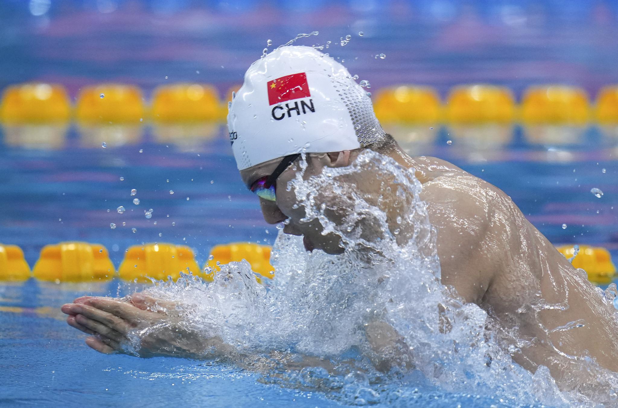 游泳——全国冠军赛:闫子贝晋级男子100米蛙泳决赛