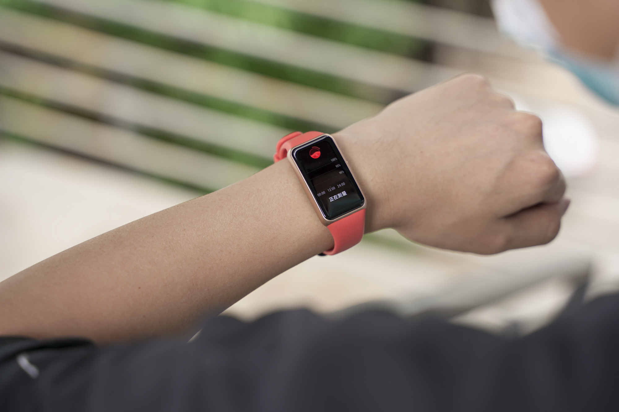 华为手环6和小米手环6对比:到底谁才是你的菜__财经头条