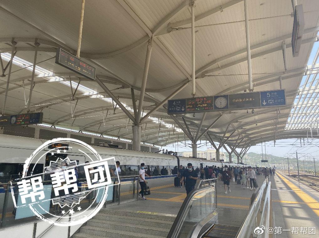 五一我在岗:福州火车南站派出所民警护航旅客出行安全休闲区蓝鸢梦想 - Www.slyday.coM 五一我在岗:福州火车南站派出所民警护航旅客出行安全休闲区蓝鸢梦想 - Www.slyday.coM