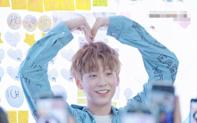 余景天惹事了?辟谣父母黑料却苍白无力,国籍问题被批“双标”休闲区蓝鸢梦想 - Www.slyday.coM