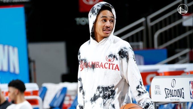 勇士赛前统一穿上曼巴学院训练服缅怀gigi瓦妮莎表达感谢