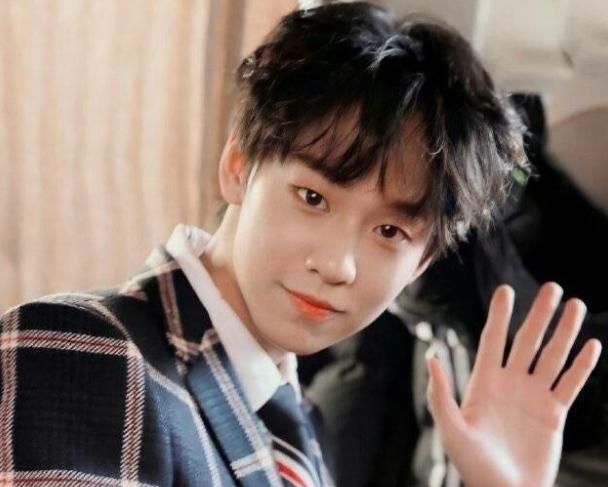 余景天还能出道吗?为何周柯宇被众人心疼,余景天却墙倒众人推休闲区蓝鸢梦想 - Www.slyday.coM