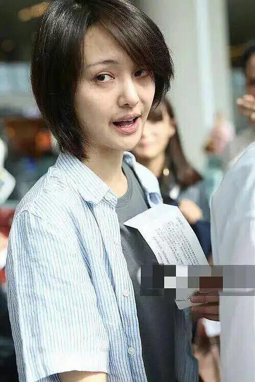 郑爽15年后发生了什么黑眼圈暴瘦畏光精神失控就像吸毒