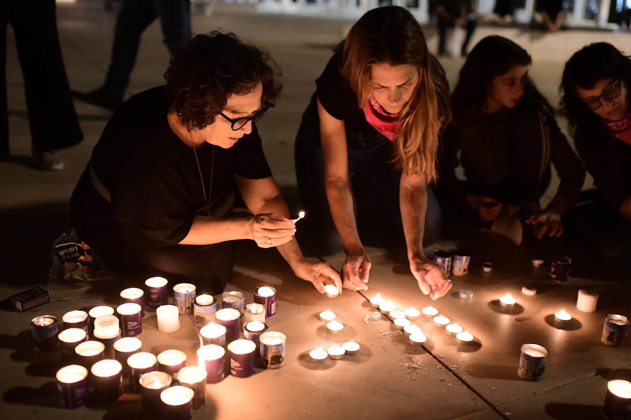 以色列民众悼念踩踏事故逝者