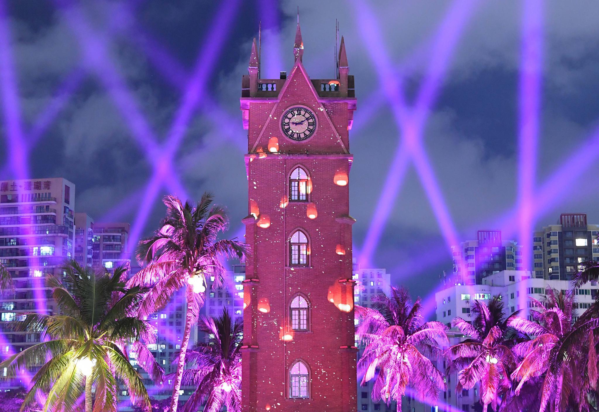 海口钟楼上演光影秀