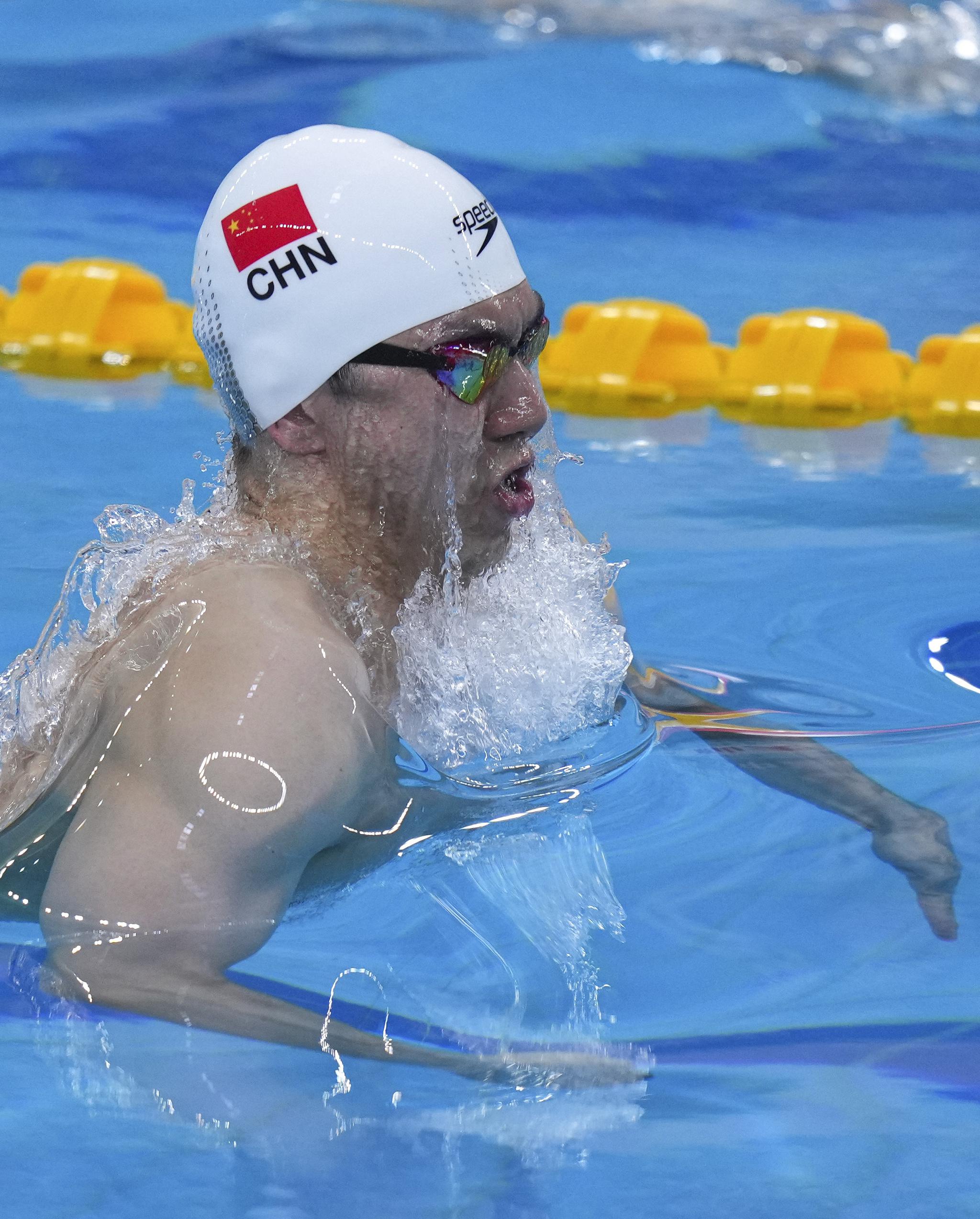 游泳全国冠军赛闫子贝获男子100米蛙泳冠军