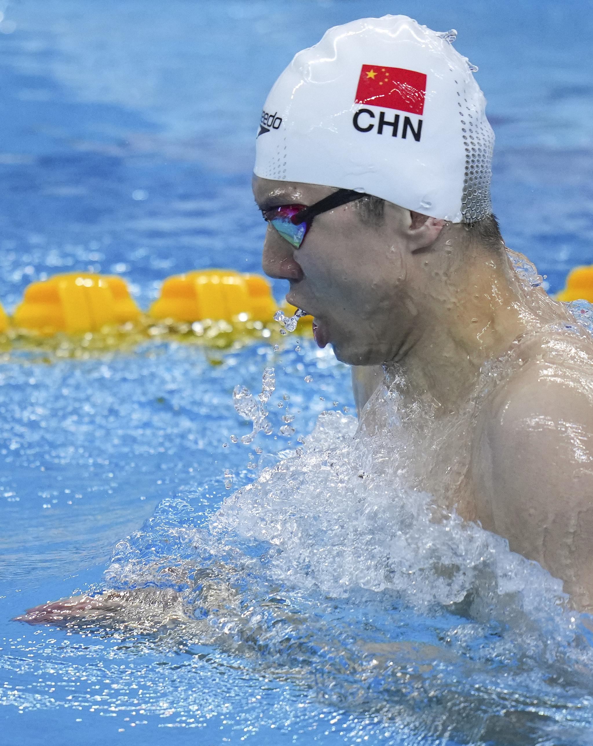 游泳全国冠军赛闫子贝获男子100米蛙泳冠军