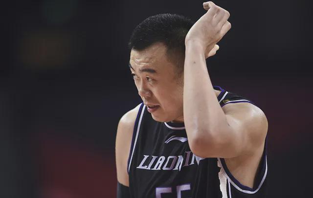 辽宁失冠韩德君被骂其妻回怼喷子北京名宿俱乐部必须发声