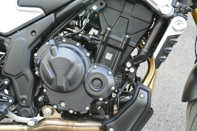 ke500直列双缸水冷发动机,这台发动机除了隆鑫自己在用之外,还有不少