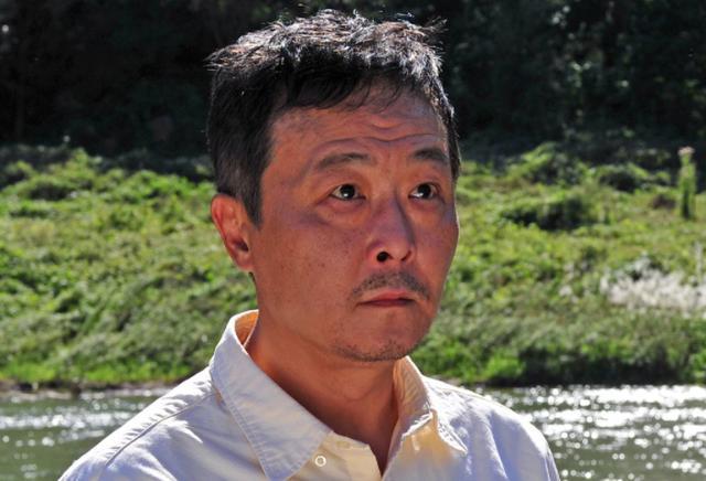 演员钱波晒40年前黑白照,宋丹丹稳居c位,短发瓜子脸好青涩