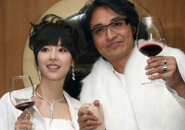 吴佳妮和马景涛在一起时吴爸爸不情愿毕竟两人相差21岁呢