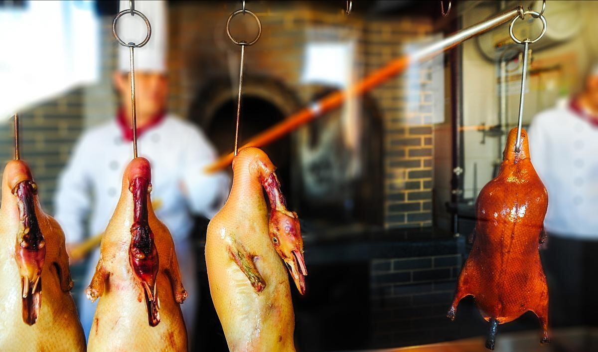 深度解析北京烤鸭技术如何烤出既饱满酥脆又肥而不腻的烤鸭