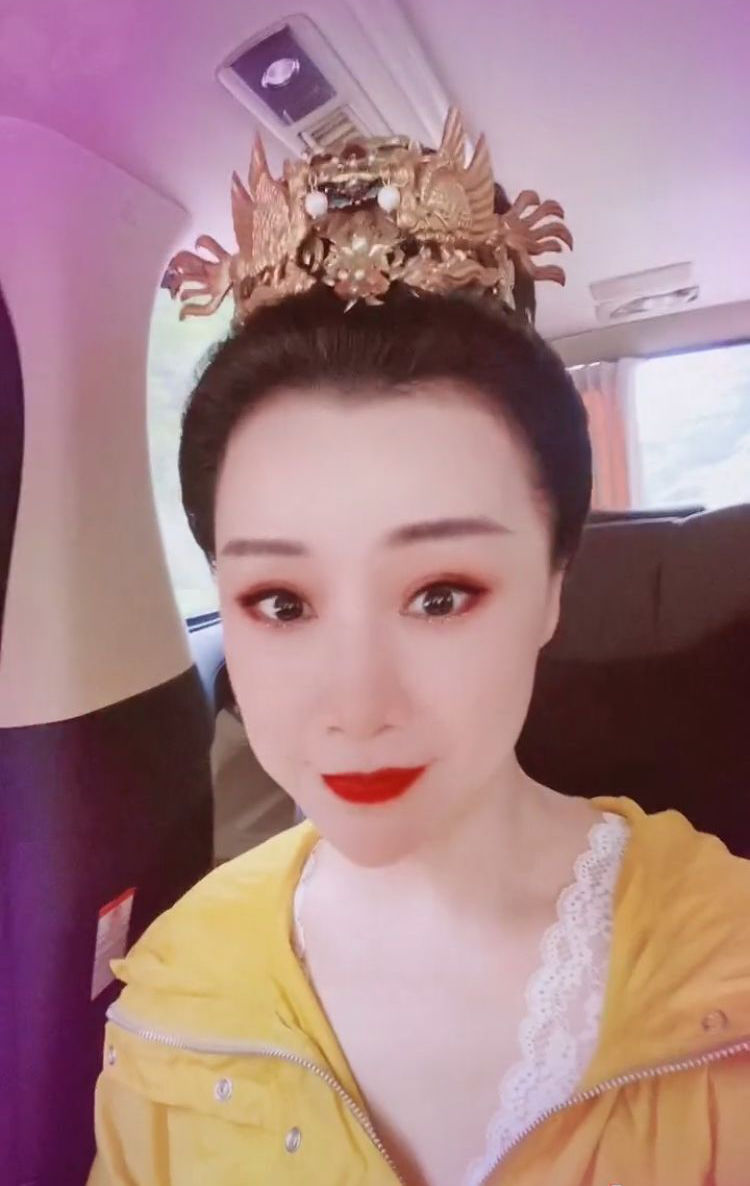 06叶彤饰演欧小倩欧小倩是编剧给黄飞鸿强行加的一条感情线.