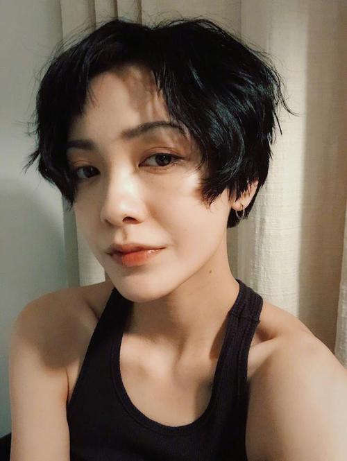 女明星喜爱龙须刘海,迪丽热巴帝君下凡这段,简直不能再美了|刘海|短发