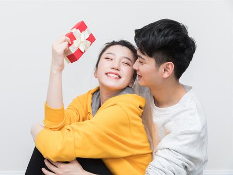 两性关系中，能让男人持续上瘾的女人，都有这三个“特别之处”|相似性|两性关系|上瘾_新浪新闻