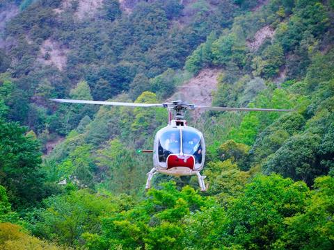 丽江旅游新玩法乘坐观光直升机到老君山黎明景区实现首飞