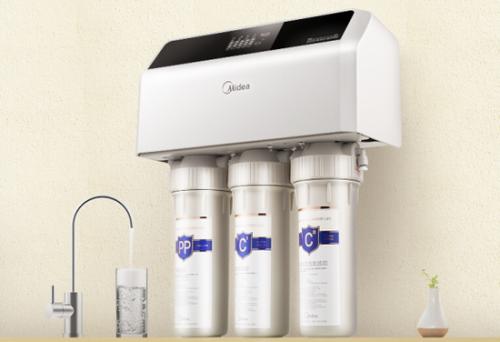 不少朋友担心自己喝的水不干净,于是就会在家里装上净水器,这样能使