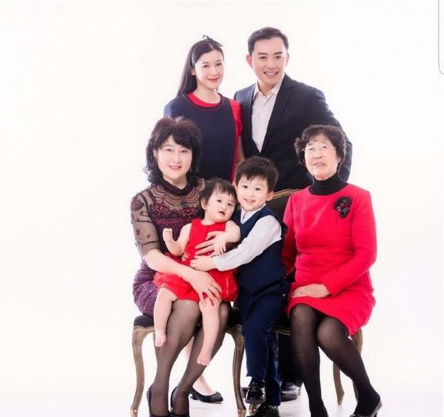 古装王子黄海冰曾3拒琼瑶经历失败婚姻后在再婚中获幸福