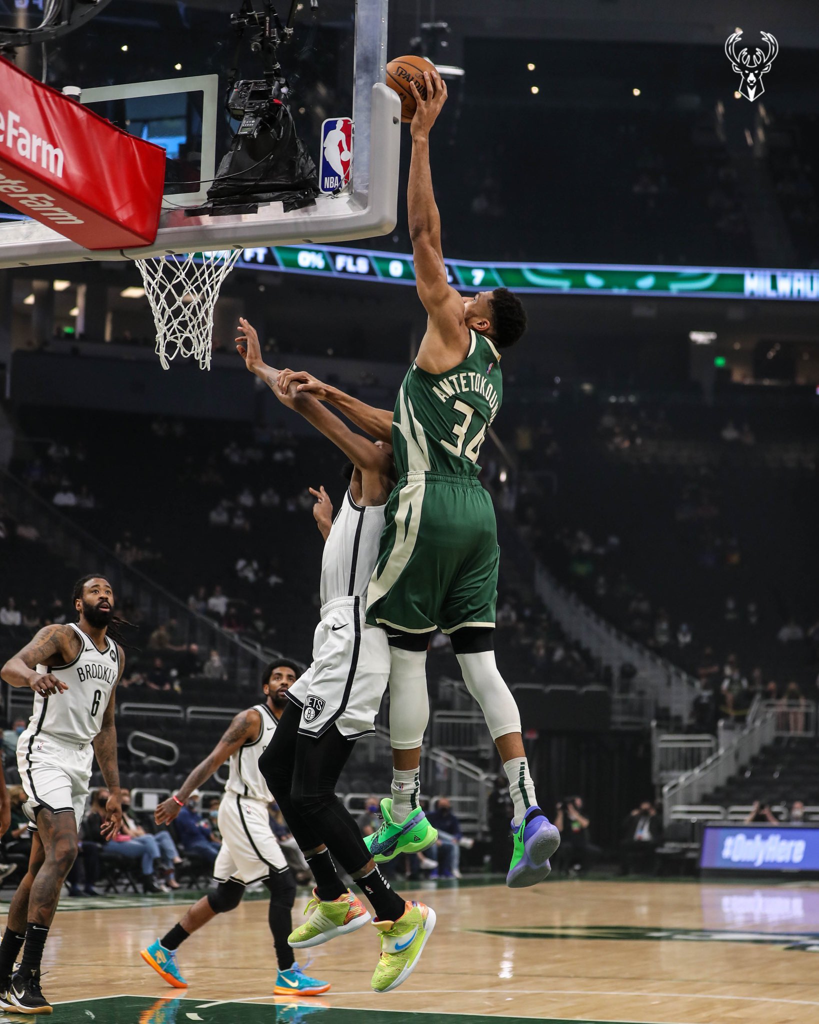 篮网惜败雄鹿杜兰特4210错失绝平三分惨遭字母哥隔扣罕见吃t