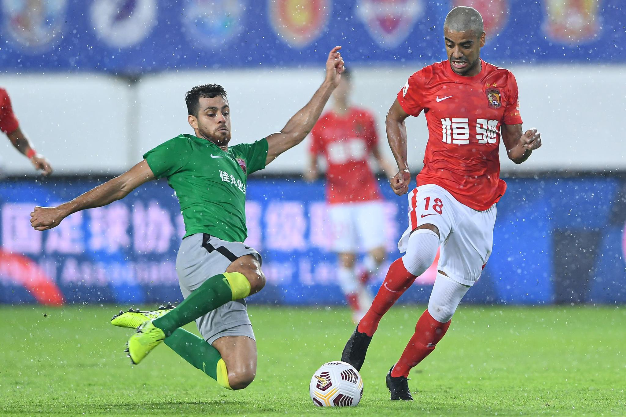 足球——中超:广州队胜深圳队|阿兰|严鼎皓|中超_新浪新闻