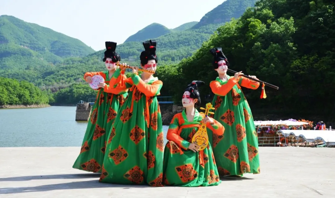 五一假期唐宫夜宴敦煌飞天红歌快闪引爆九峰山