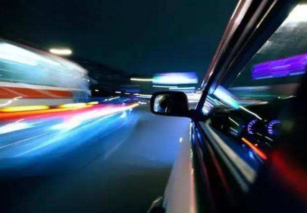 在普通的道路上行驶的时候开慢一点确实没什么,毕竟一般的路都限速80