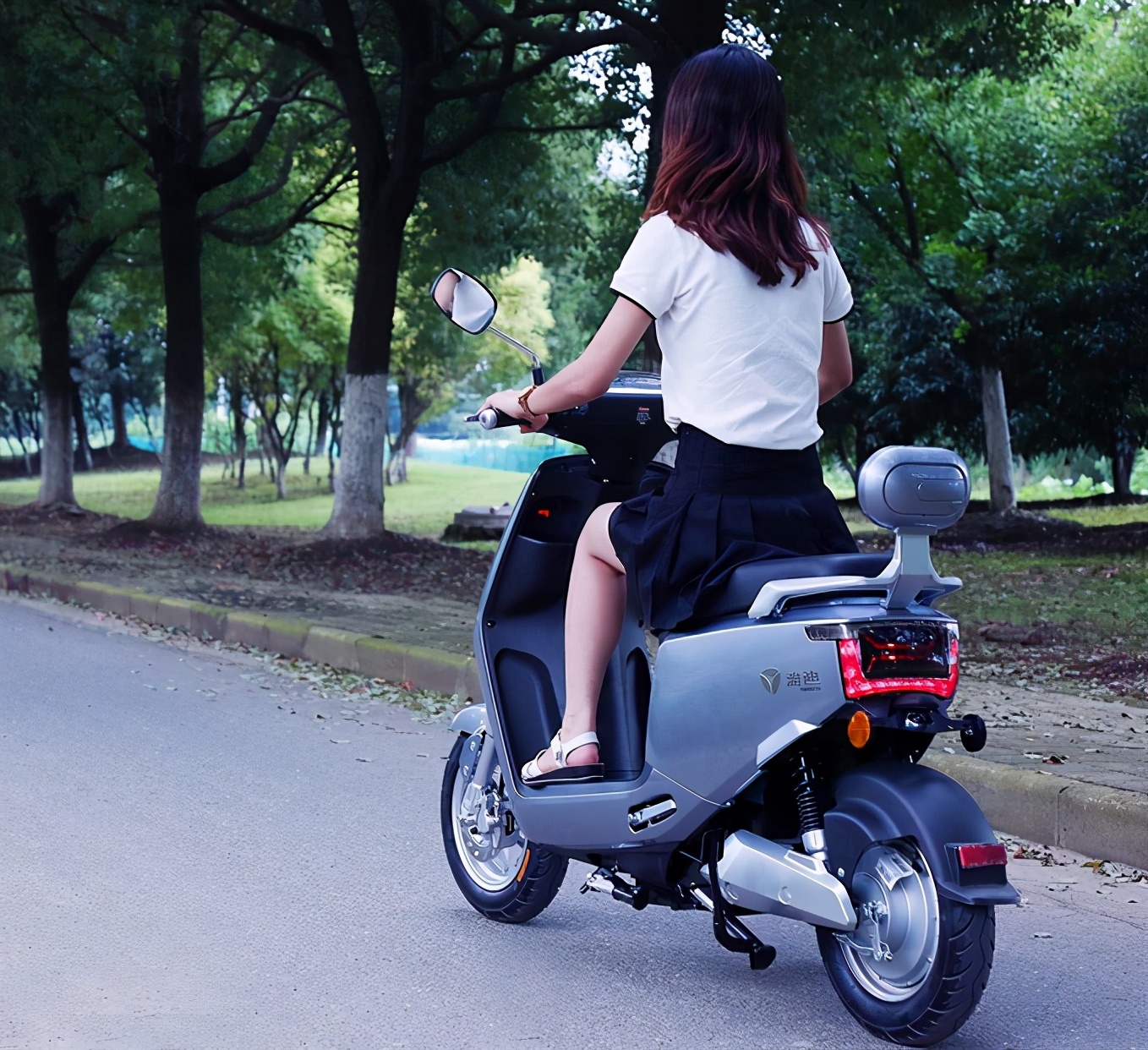 定制版接娃电动车来了不仅安全还便宜家长接娃更加放心