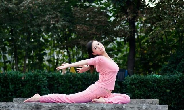 身体柔韧性越来越差,这几个瑜伽动作帮助提升柔韧性休闲区蓝鸢梦想 - Www.slyday.coM