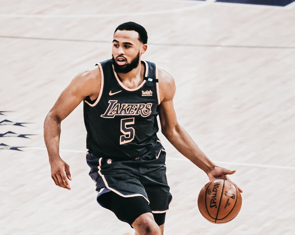 赛后,湖人球员塔伦-霍顿-塔克接受了媒体采访.