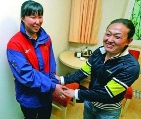 双脚被练残,退役卖金牌,摆地摊,绝不让孩子搞体育|王德显|艾冬梅|长跑