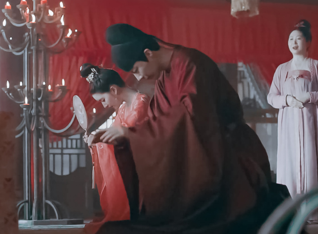 长歌行乐嫣皓都大婚赵露思美到众人团扇绣的兔子才是焦点