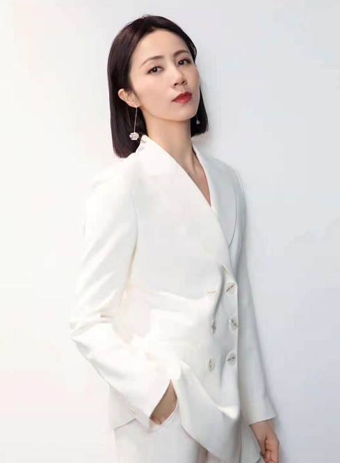 孙莉真够自律的,黄磊天天做美食身材还这么瘦,穿搭知性又气质