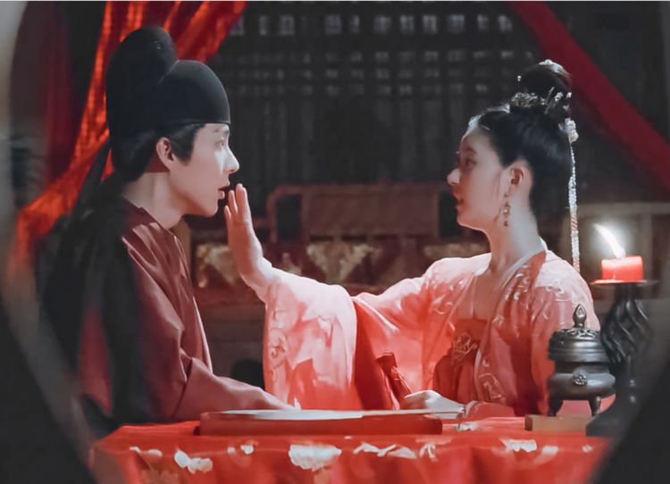 《长歌行》的乐嫣跟皓都这两个角色结婚也成了不少观众热议的话题,还