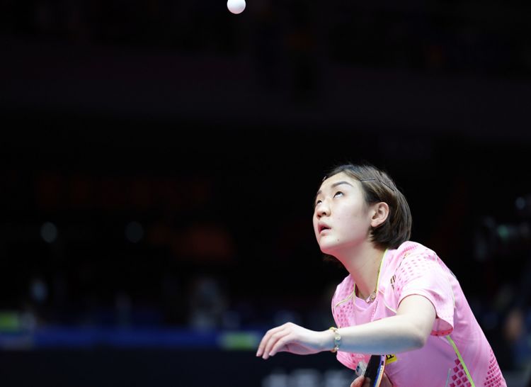 但是在第四局比赛中,陈梦失误不断,而杨蕙菁越战越勇,以11-6将大比分