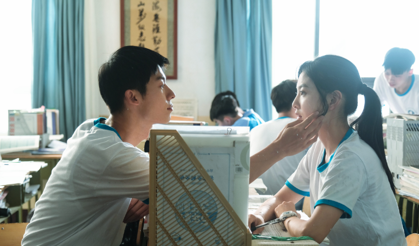 《你的婚礼》日票房跌破1亿,《悬崖之上》终于逆袭夺冠!休闲区蓝鸢梦想 - Www.slyday.coM 《你的婚礼》日票房跌破1亿,《悬崖之上》终于逆袭夺冠!休闲区蓝鸢梦想 - Www.slyday.coM