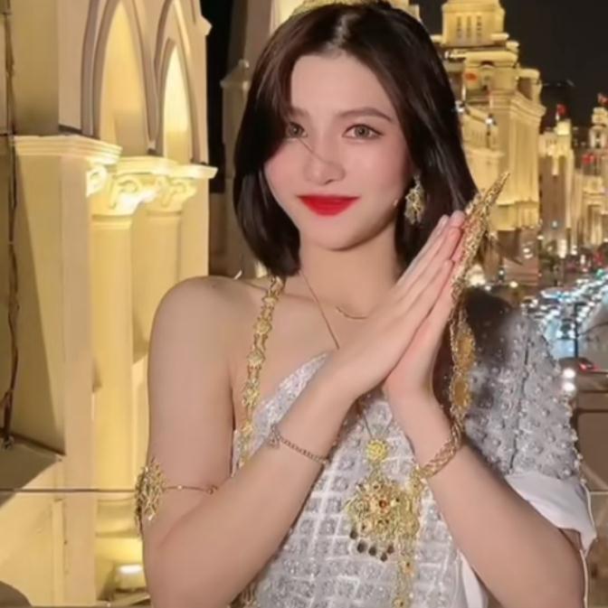 万小七热度已超越郝一点?连娱乐圈的小明星,都来蹭她的热度