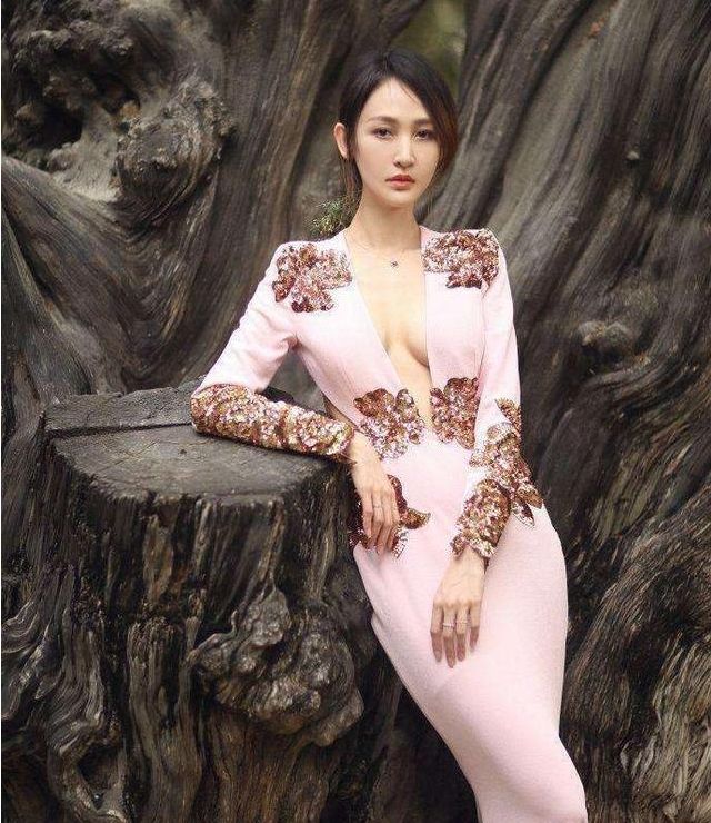 国乒男神王皓获18次冠军演员娇妻身材火辣生完两子仍似少女