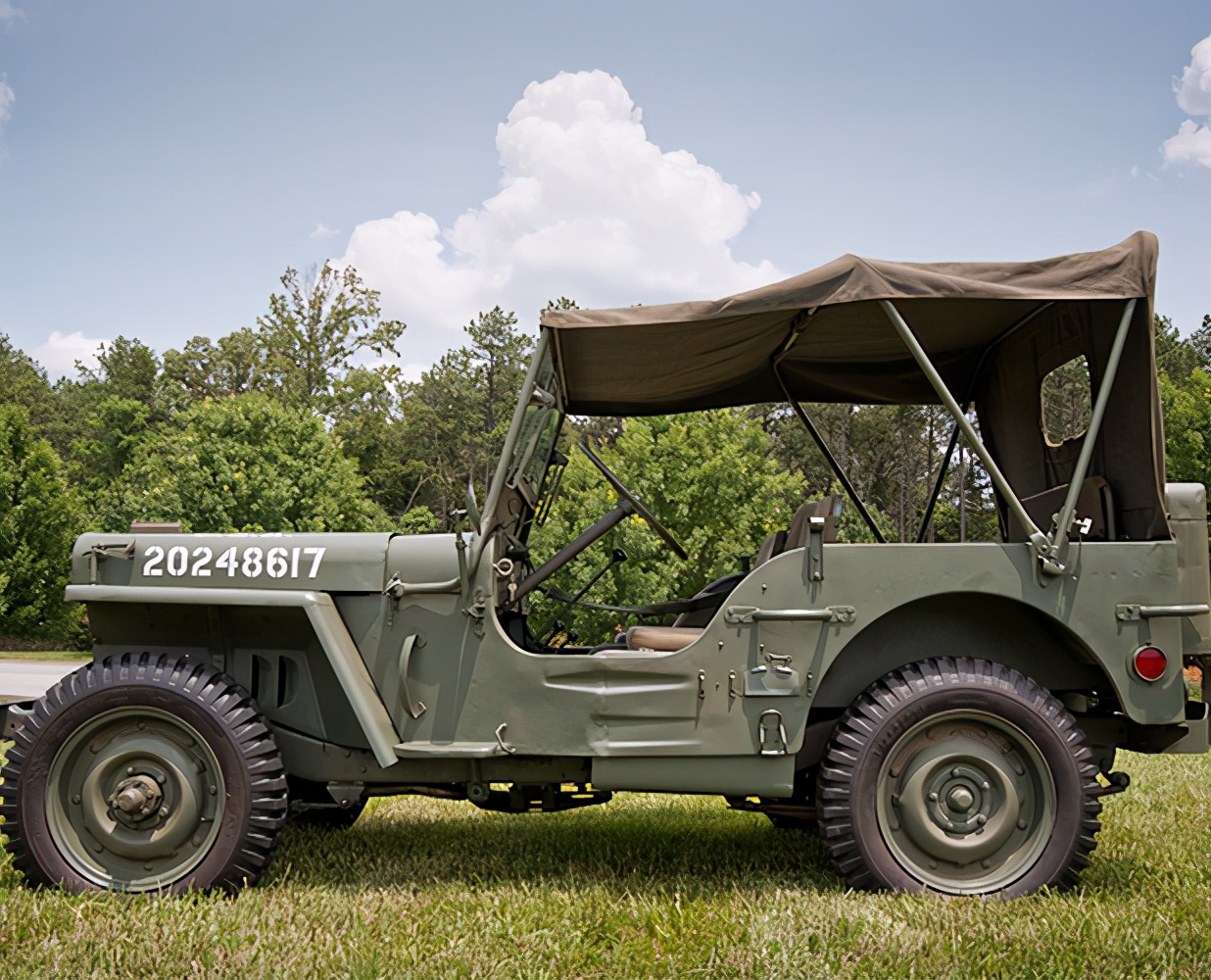 围观一台72岁的老越野车在摩崖的疯狂攀爬