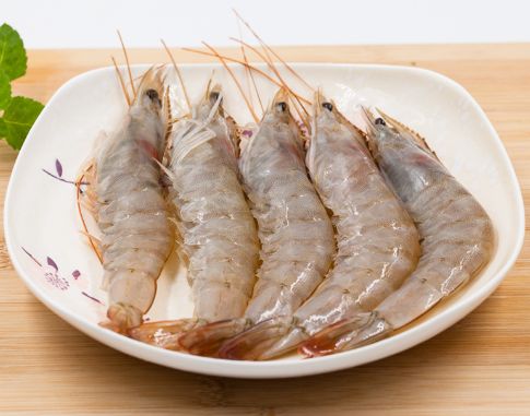 超市买虾,价格并不重要,大厨教你挑虾绝招,挑的虾又鲜又肥美!