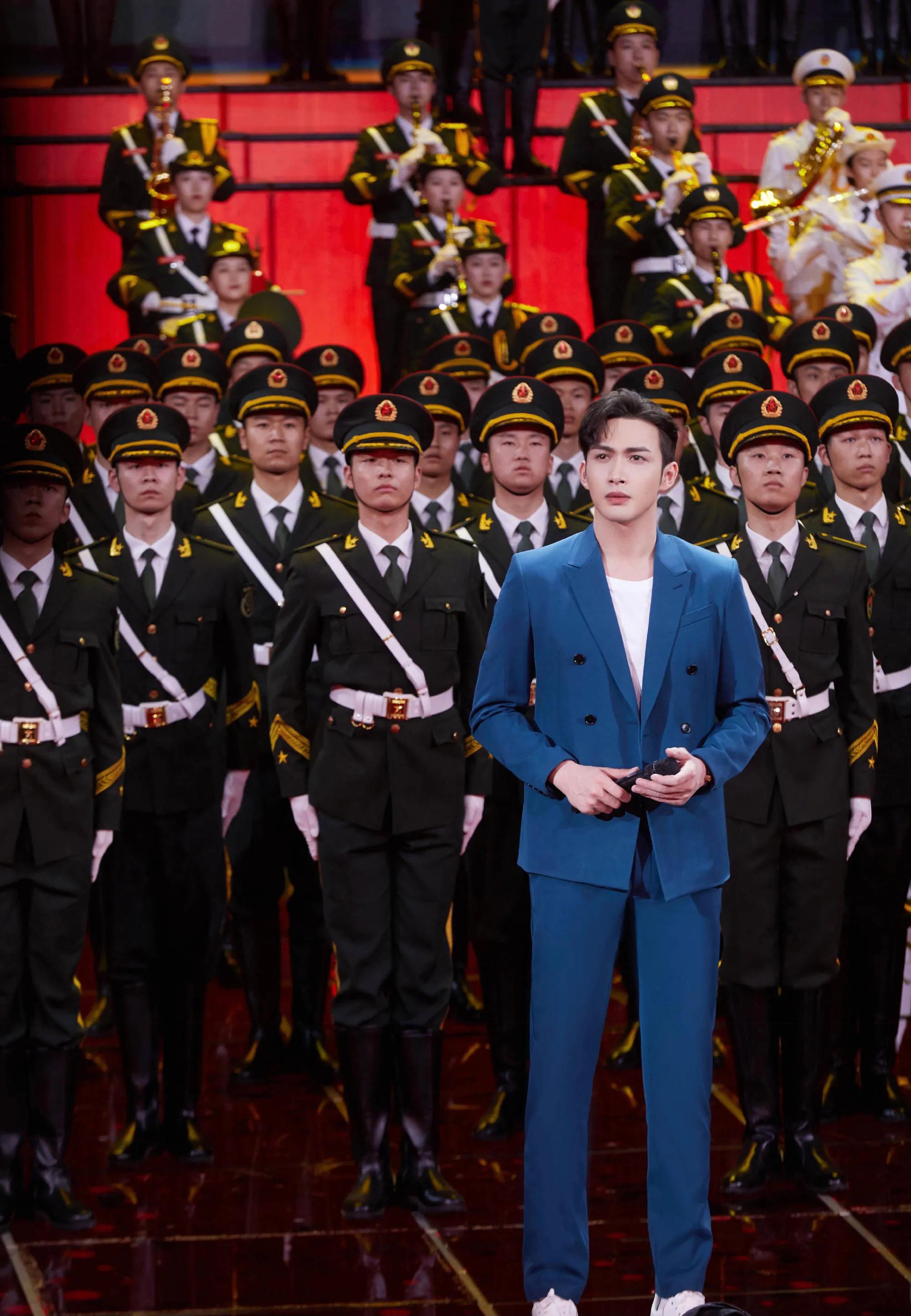 央视五四晚会龚俊首登央视杨紫气质提升迪丽热巴美艳依旧