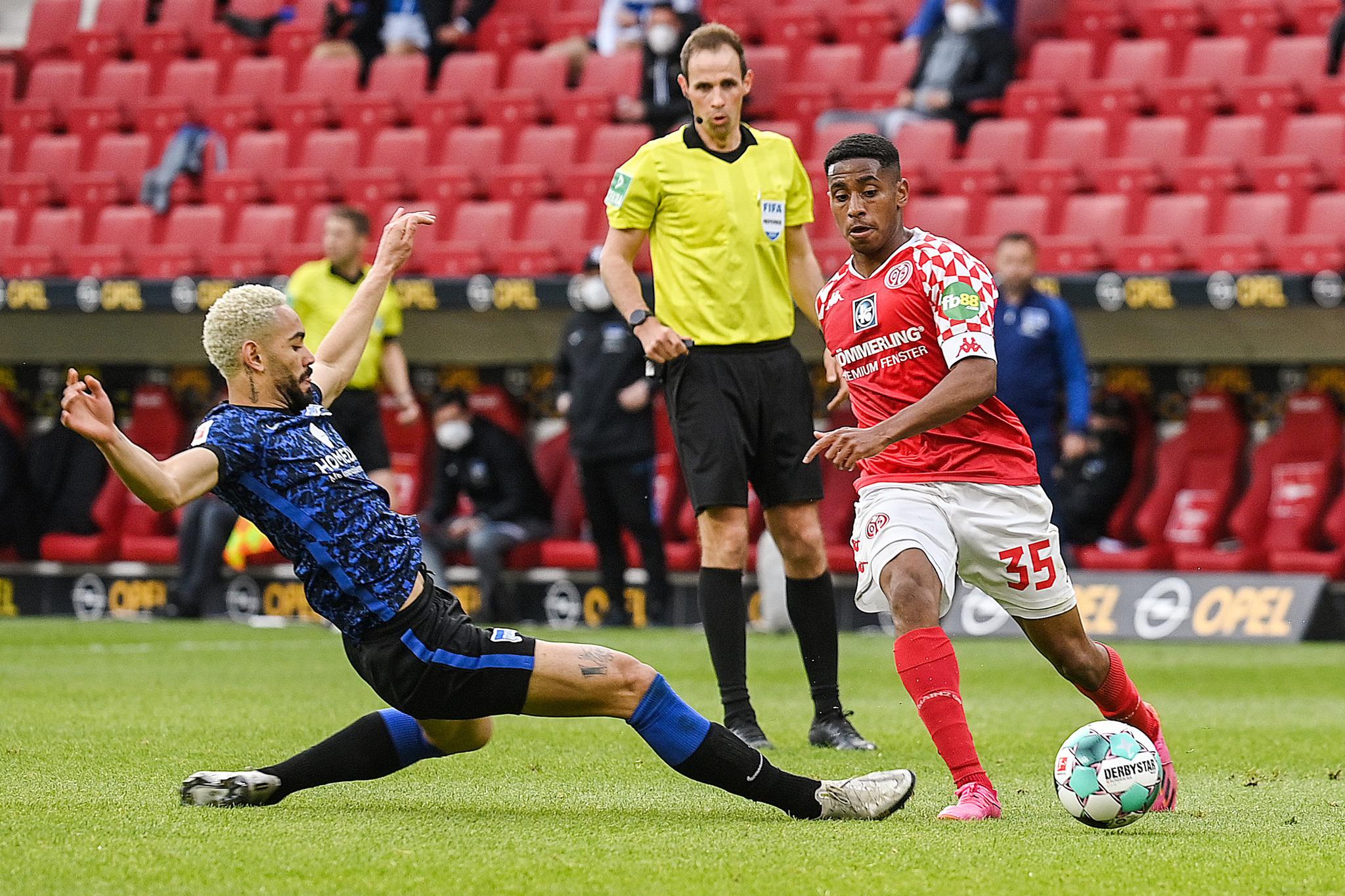 足球德甲柏林赫塔战平美因茨