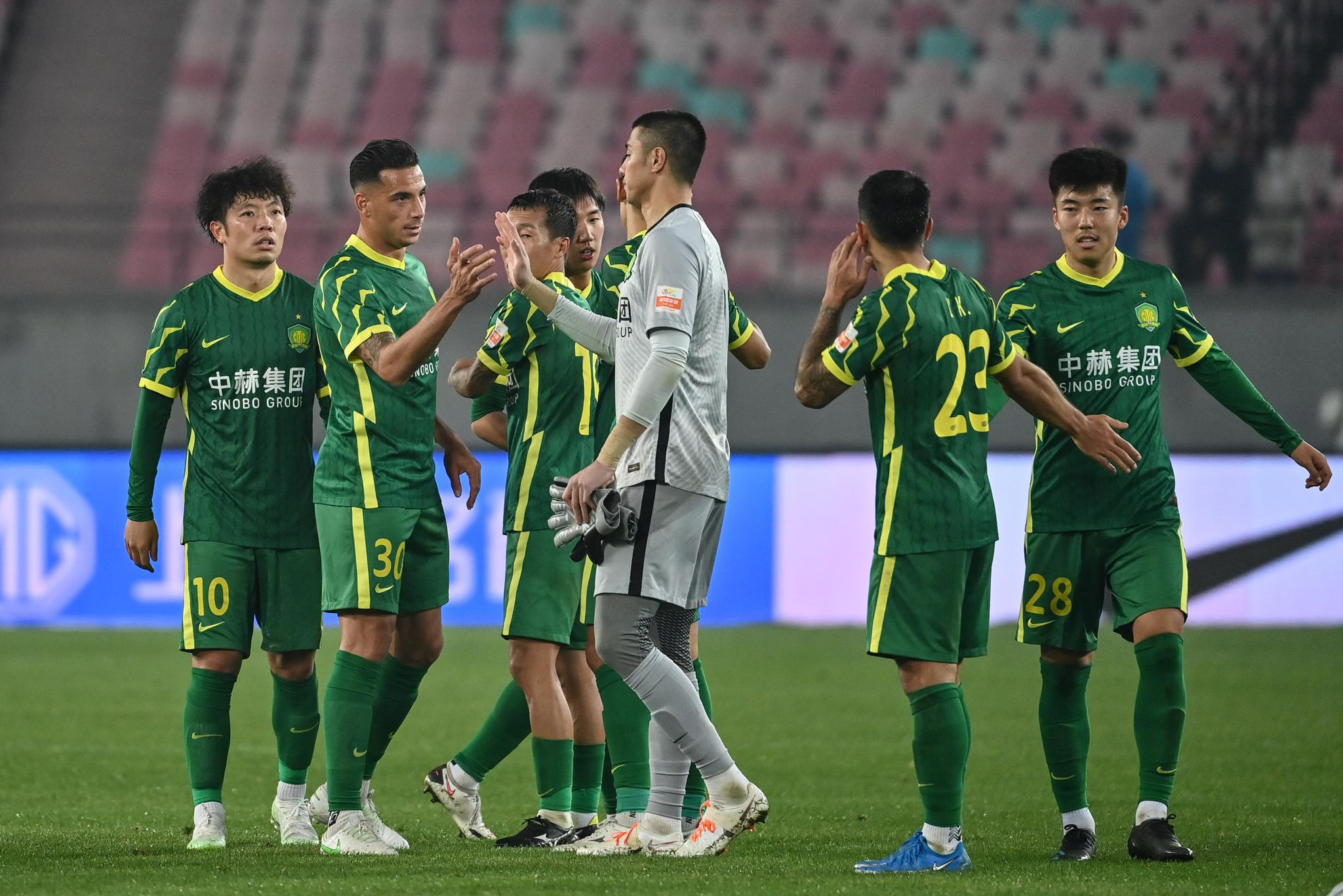 足球中超北京国安胜大连人