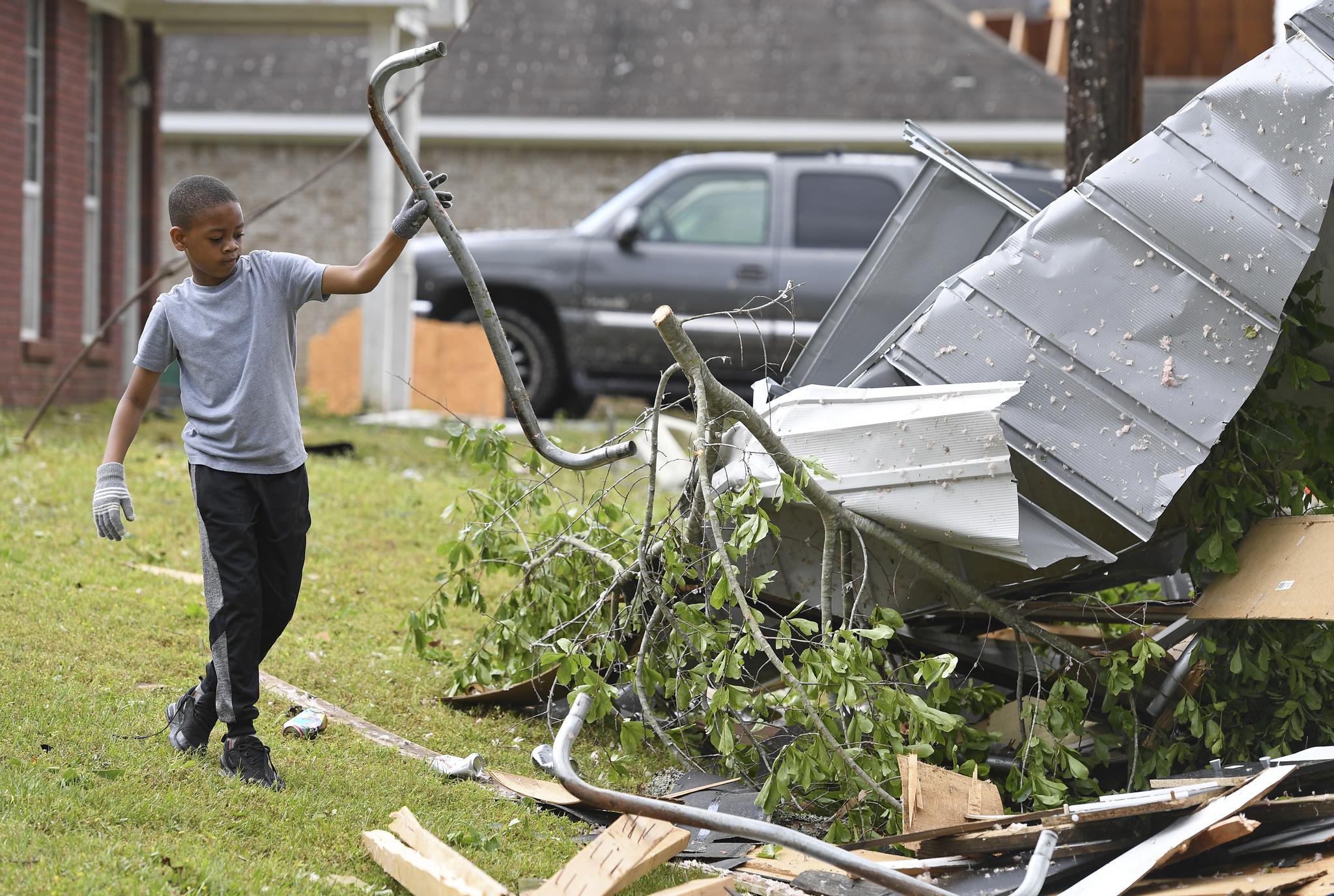 美国密西西比州遭龙卷风袭击