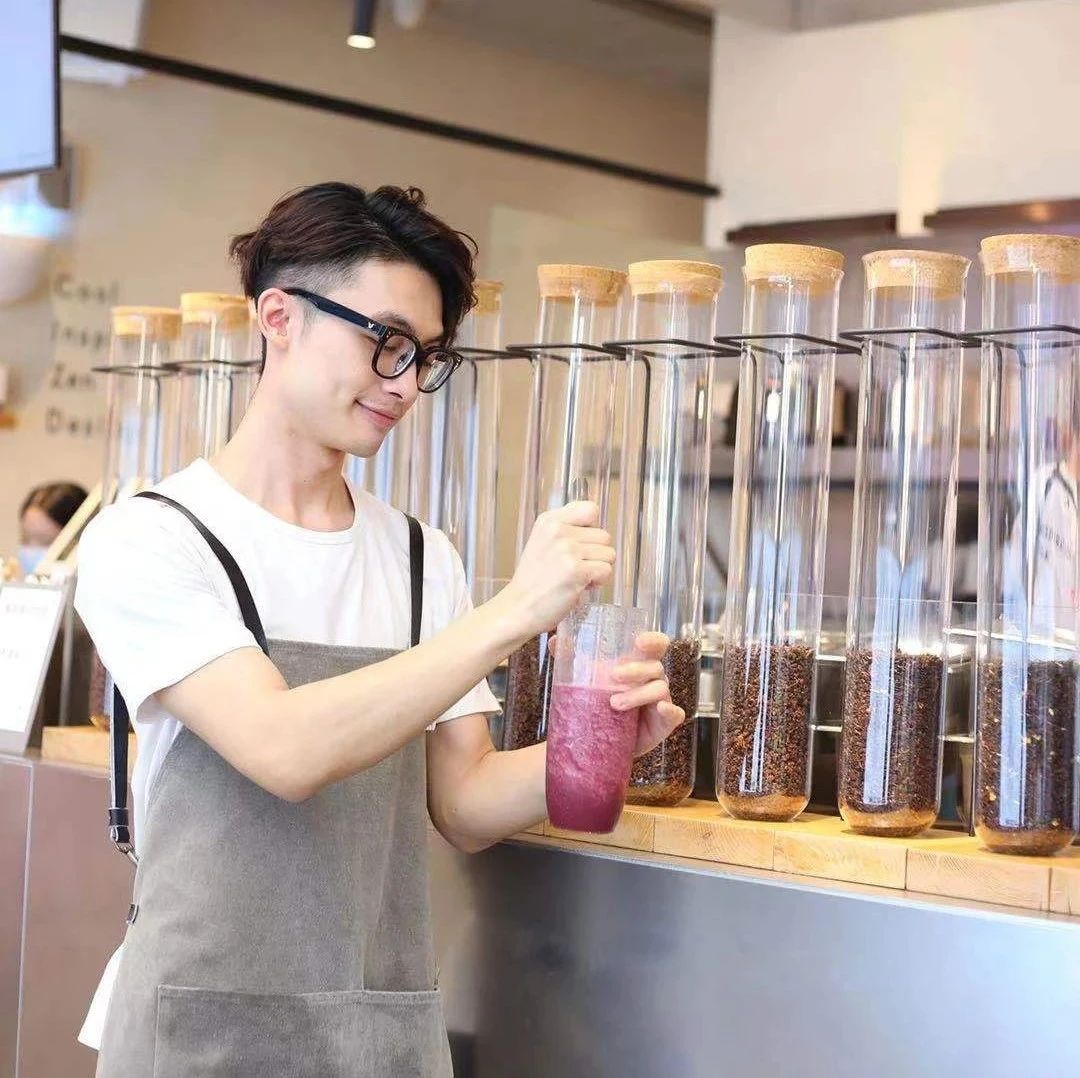 新茶饮新青年,揭秘调饮师的日常_手机新浪网