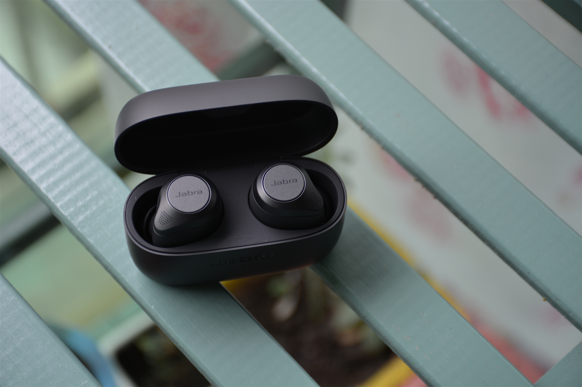 大小的硅胶耳胶,硅胶耳胶由捷波朗自主开发的光滑耳胶eargels贴合耳道