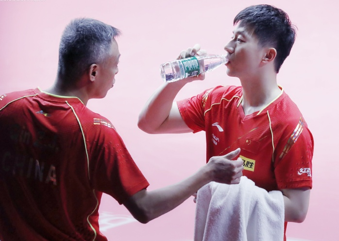 马龙神奇逆转进八强,对手已绝望|马龙|周雨|赛点_新浪新闻