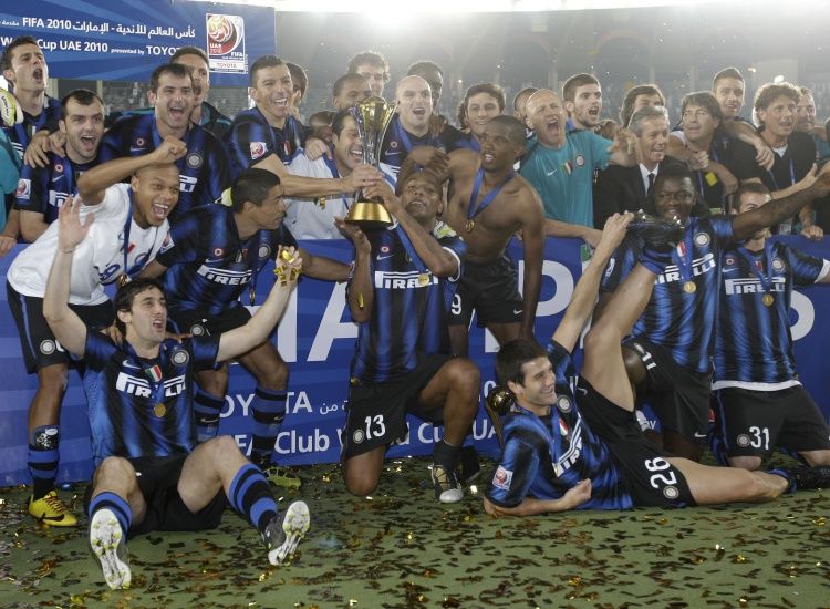 国米夺冠特写十年磨剑终出鞘蓝黑军的坚守不易与执着