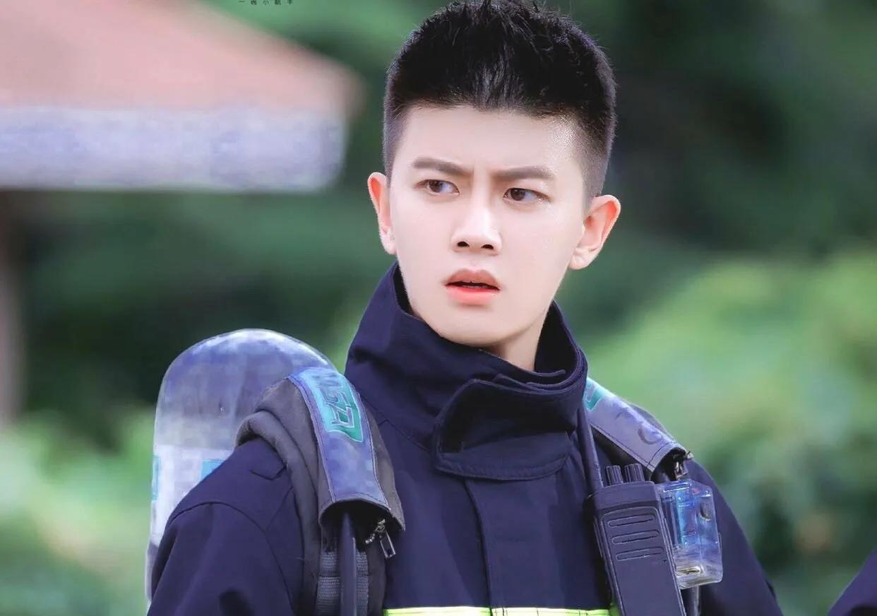 男明星寸头造型肖战刚毅王一博内敛任嘉伦转型李现性感